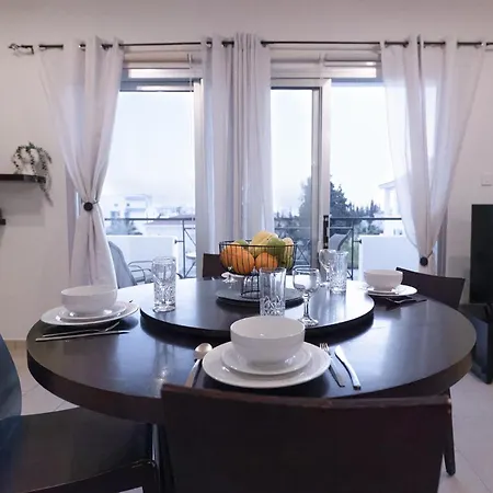 Appartamento Nefeli Blue-horizon 2b, Pool, Suites, Big Balconies Paphos